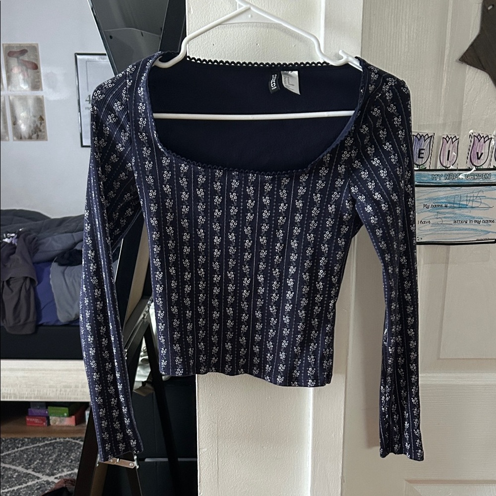 H&M Navy Floral Crop Top